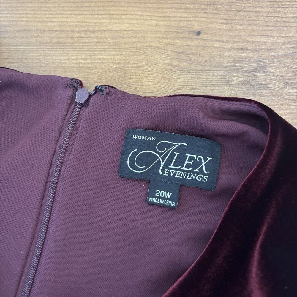 ALEX EVENINGS Wine Burgundy Stretch Velvet Side Ruched Embellished Dress 20W - Picture 6 of 9